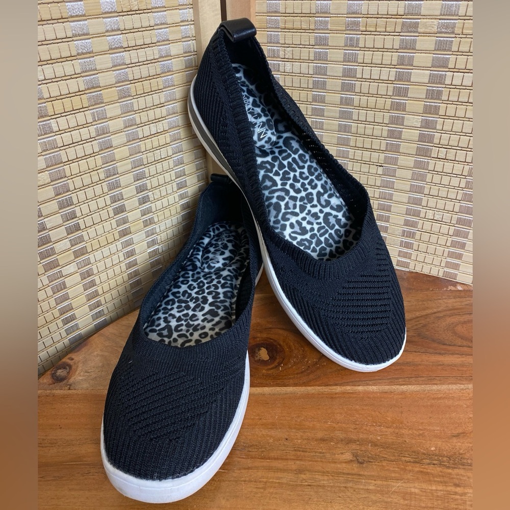 Aubrey Lynn Amelina Black Woman’s 7M Textured Knit Slip On Loafers